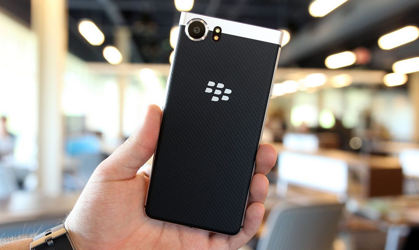 TCL готовит влагозащищенный BlackBerry без клавиатуры