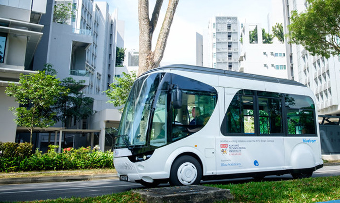 В Сингапуре запустили электрический автобус, который заряжается всего 20 секунд