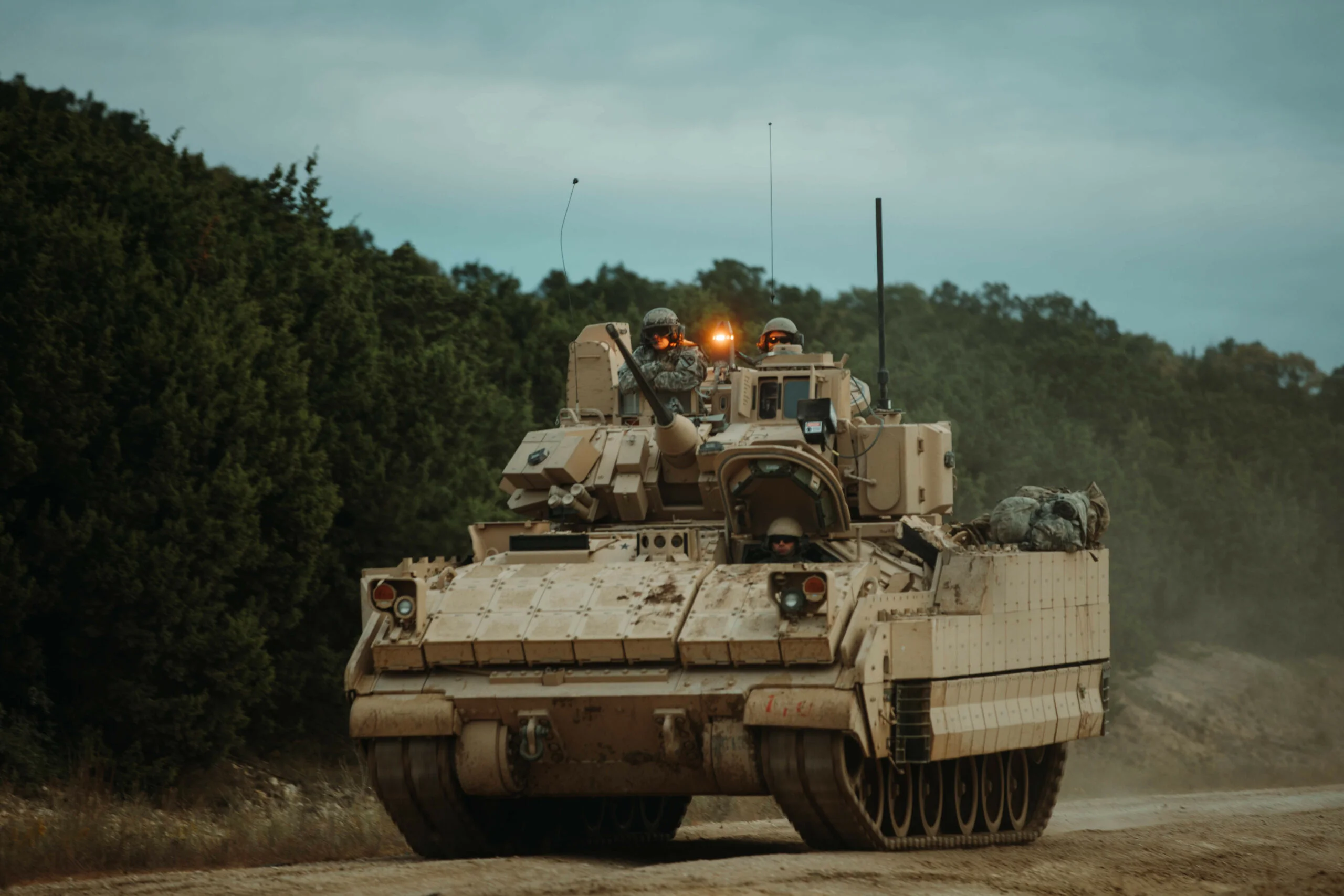 Армия США испытала улучшенную систему активной защиты Iron Fist Light Decoupled для боевых машин Bradley