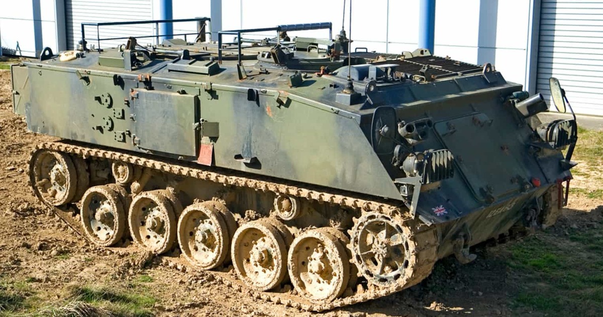 Vrijwilligers kopen 17 pantservoertuigen voor Azov in het Verenigd Koninkrijk