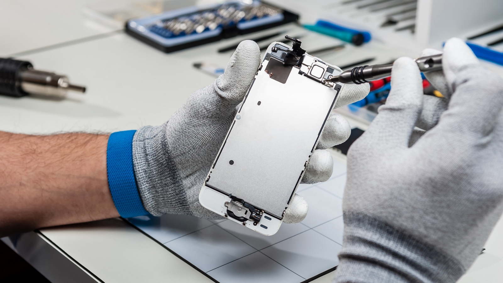 With iOS 15.2 released, Apple will protect iPhone owners from unscrupulous repairers