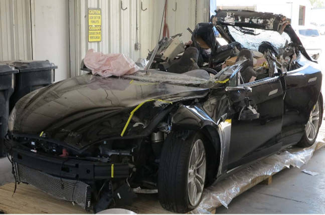Tesla wist van zwakke plek in Autopilot die leidde tot dood bestuurder, maar repareerde het niet - Autopilot-ontwikkelaars