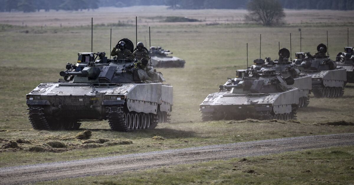 Нідерланди разом зі Швецією й Данією закуплять для Україні бойові машини CV90