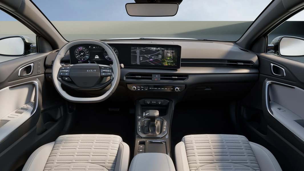 Digitales Cockpit und das neue zweispeichige Lenkrad. Illustration: Kia