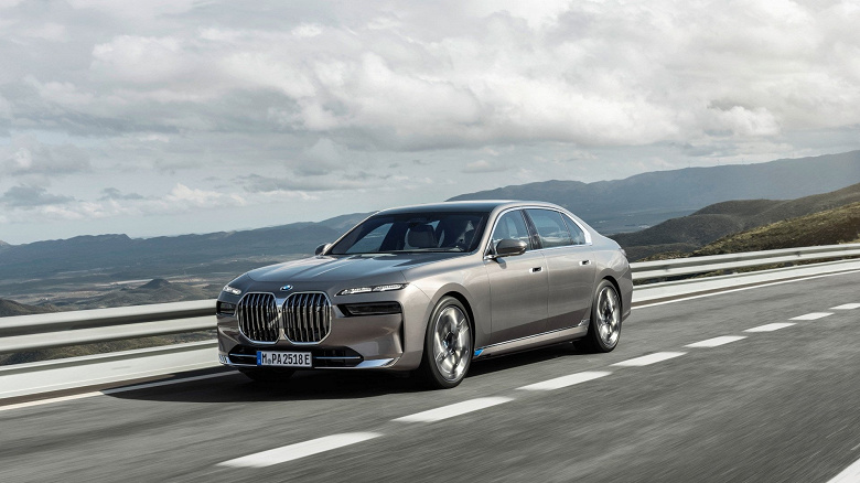 Оновлена BMW 7 Series