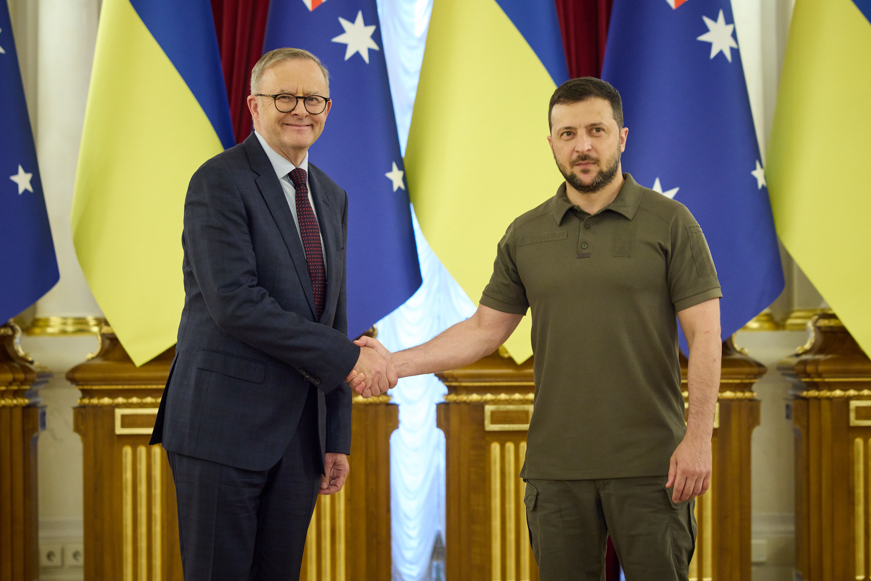 14 APCs, 20 Bushmaster und Drohnen: Australien will der Ukraine 100 Millionen Dollar zusätzliche Militärhilfe geben