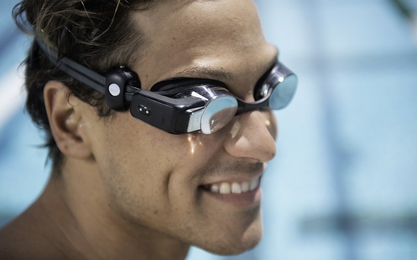 Очки для плавания Form Swim Goggles начнут показывать сердечный ритм