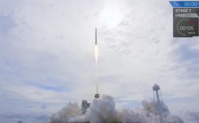 SpaceX запустила ракету Falcon 9 с грузовиком Dragon к МКС