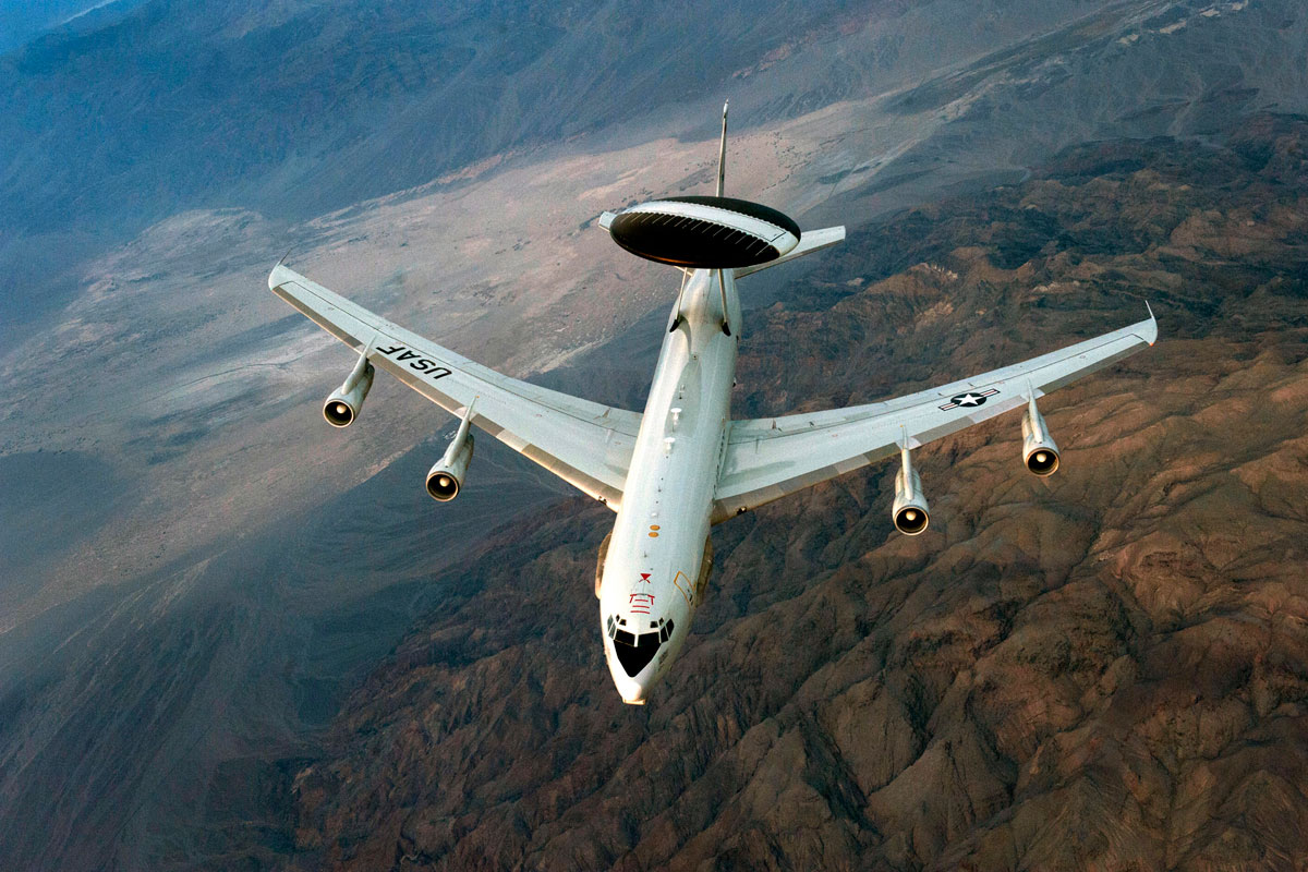 La Fuerza Aérea de EE.UU. retira el primero de los 13 aviones E-3 Sentry tras el A-10C Thunderbolt II