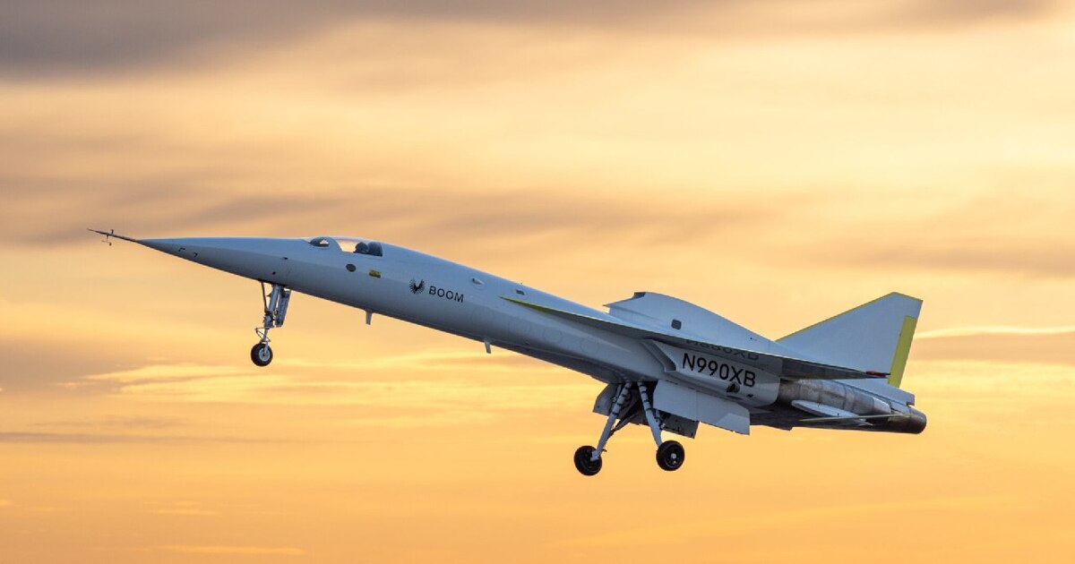 Boom Supersonic-prototypen av et supersonisk supersonisk fly har gjennomført sin første flyvning.