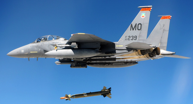 Un avión no tripulado iraní ataca una base militar estadounidense - Los cazas F-15E Strike Eagle toman represalias