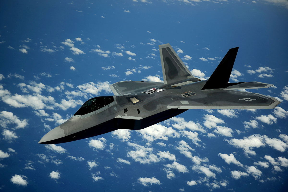 США отправили истребители F-22 Raptor с авиабазы Пёрл-ХарборХикэм на учения в Австралию