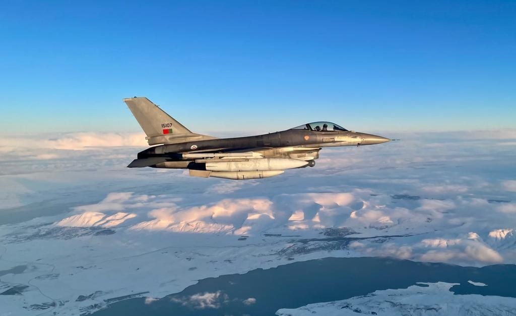 Jet da combattimento F-16 portoghesi intercettano un aereo militare russo IL-76 al largo delle coste dell'Estonia