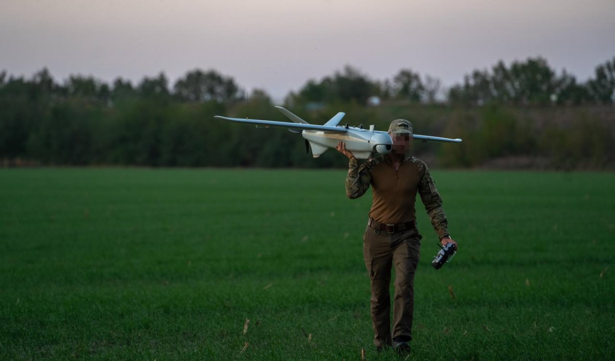I ricognitori ucraini hanno ricevuto un lotto di droni Leleka-100 che possono condurre missioni a 50 chilometri dalla linea del fronte