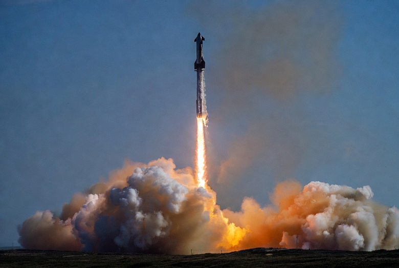 Збірка Starship S40 та Booster 20 у цеху SpaceX