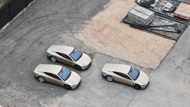 Tesla Cybercab на полігоні