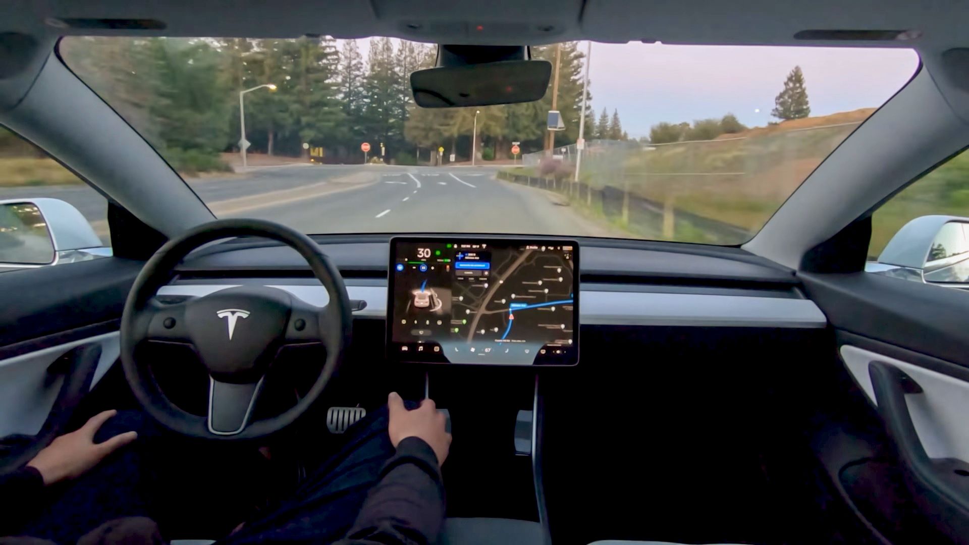 Калифорния запретила Tesla называть систему помощи водителю Full Self-Driving