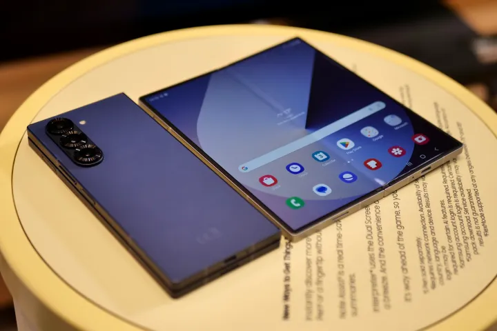 Mit dem Samsung Galaxy Fold 6 kann man endlich einen Fingerabdruck auf einem geschlossenen Display hinzufügen