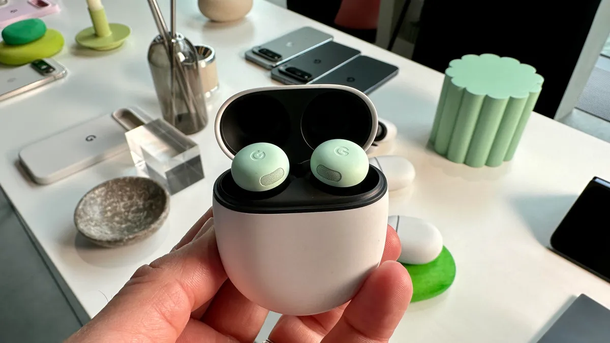 Les Pixel Buds Pro 2 bénéficient d'un contrôle du bruit dans le menu volume d'Android 15