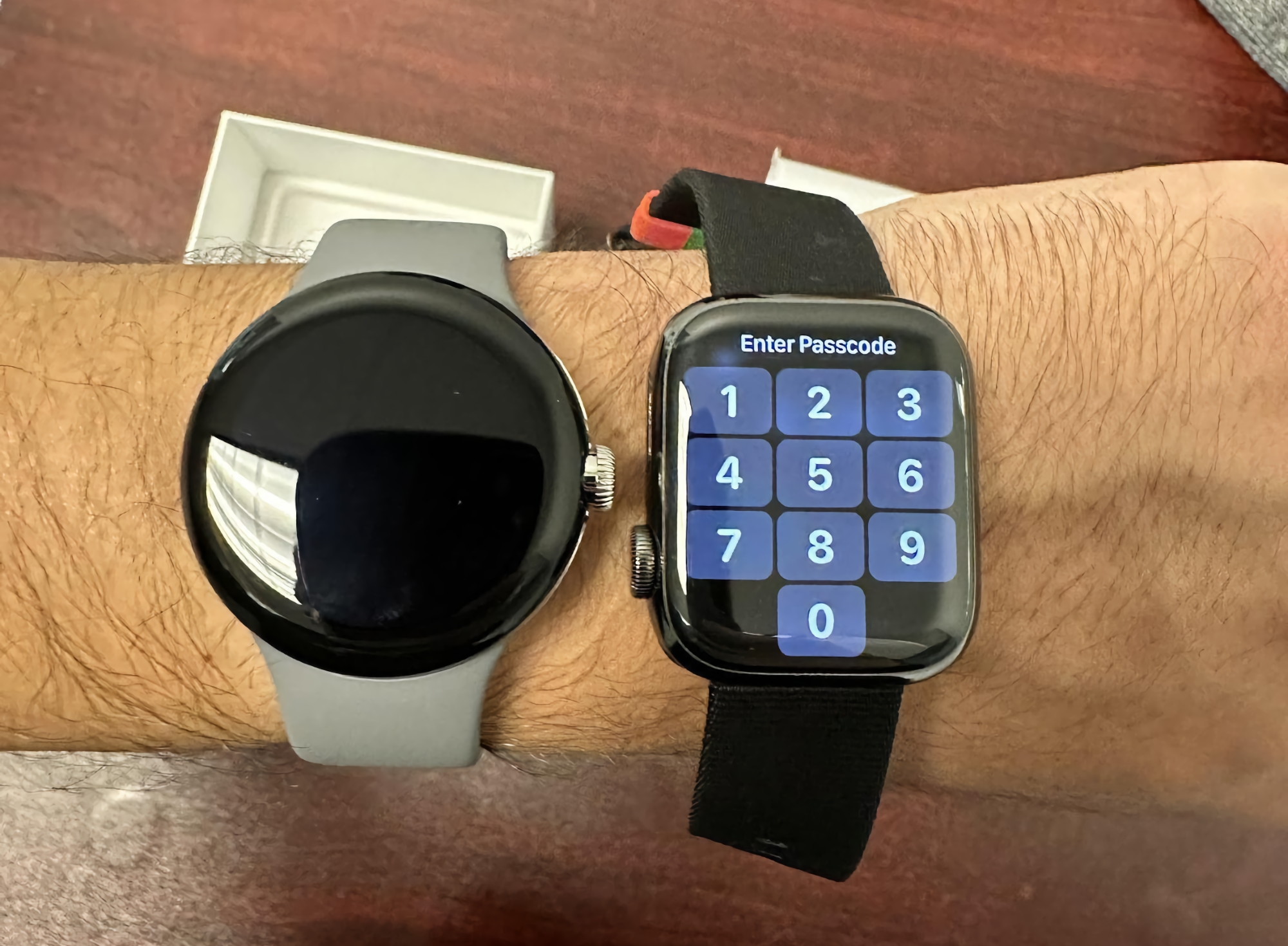 Un utente di Reddit ha mostrato immagini "live" del Pixel Watch, la novità di Google è stata confrontata con l'Apple Watch