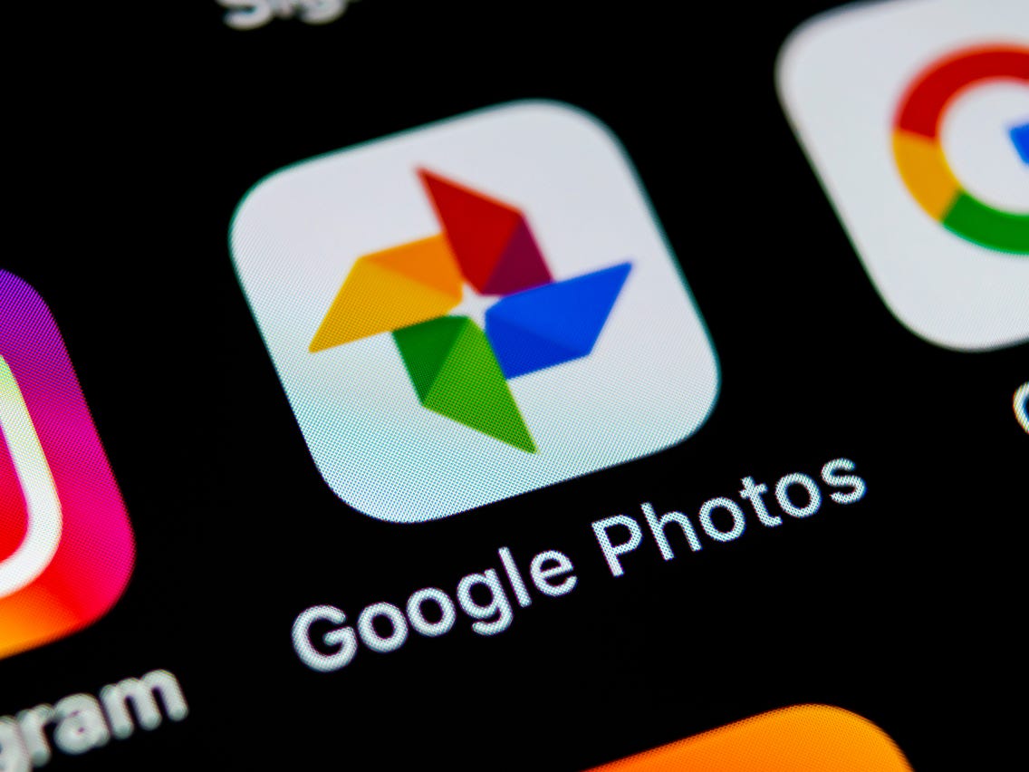 Google Photos zaczęło masowo psuć stare zdjęcia