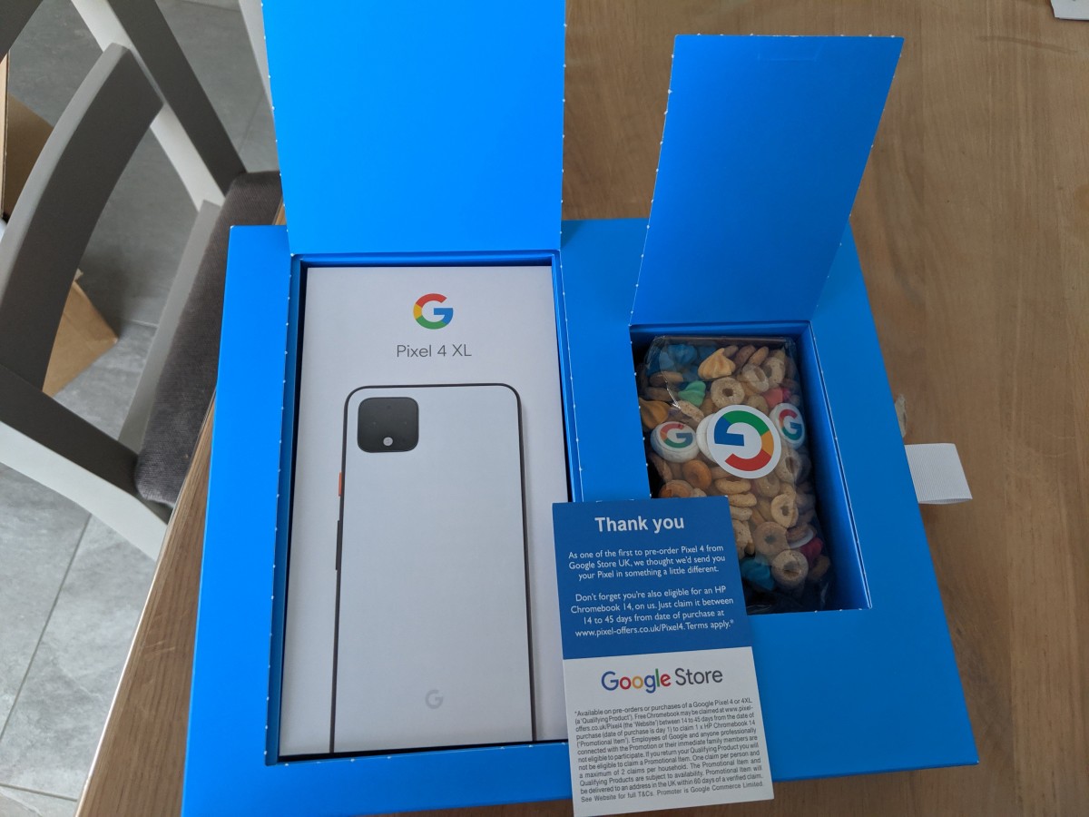Google відправляє покупцям новенькі Pixel 4 у коробках з пластівцями та піцою