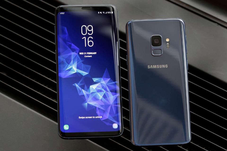 The first complaints about the Samsung Galaxy S9: on the screens of the flagships appeared "dead zones"