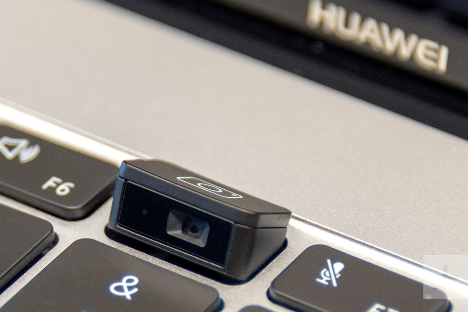 Huawei готує ноутбук Honor MagicВook Pro з висувною камерою