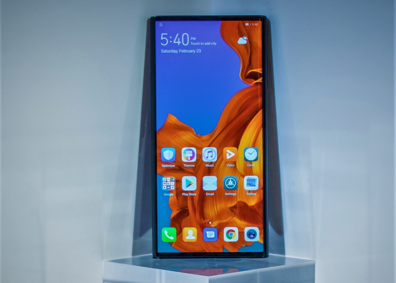 Не лише Xioami: компанія Huawei теж працює над смартфоном з дизайном, як у «розкладачки» Motorola RAZR