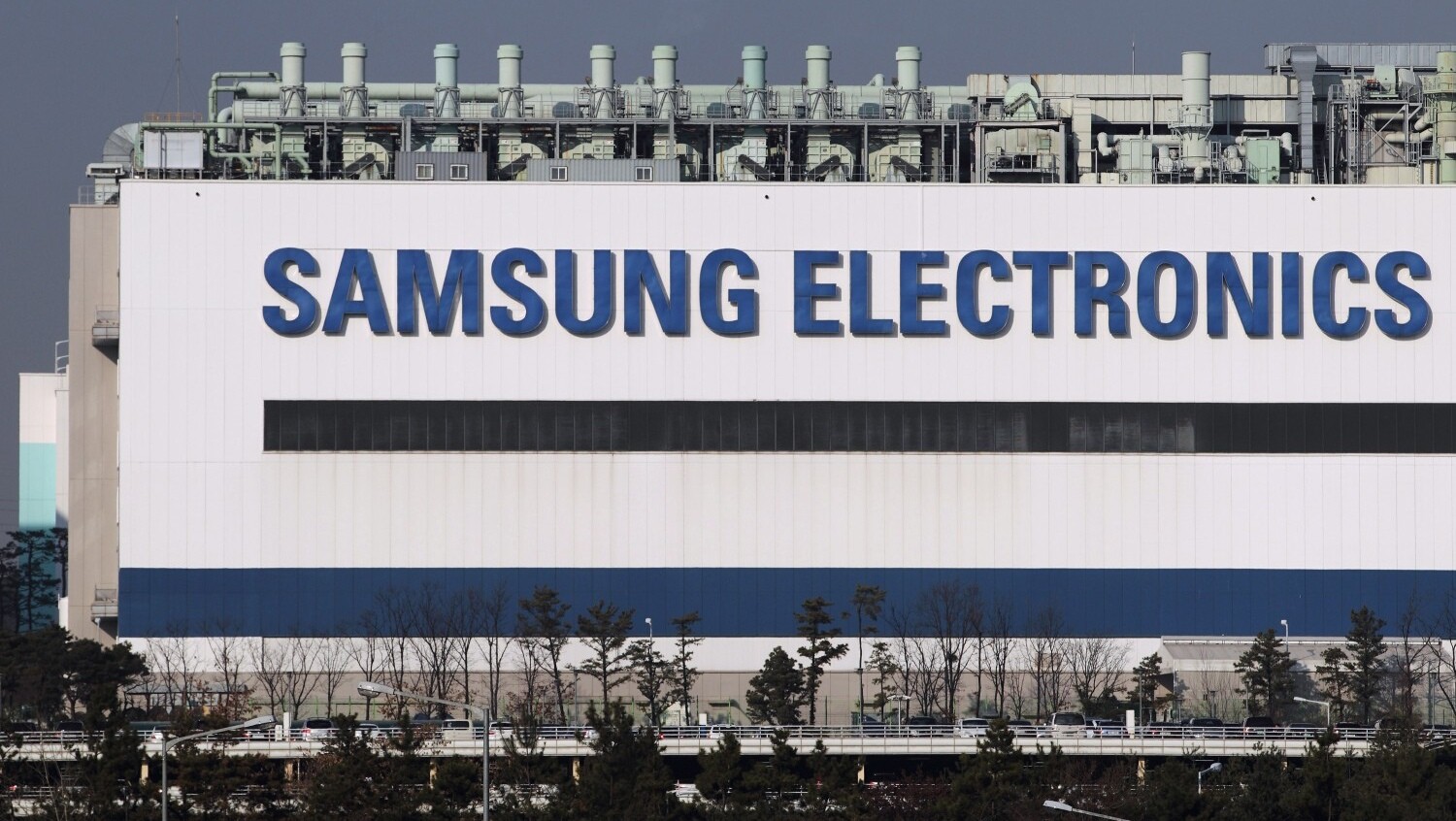 Un incidente che ha coinvolto l'esposizione di due dipendenti di uno stabilimento Samsung è costato all'azienda una misera multa