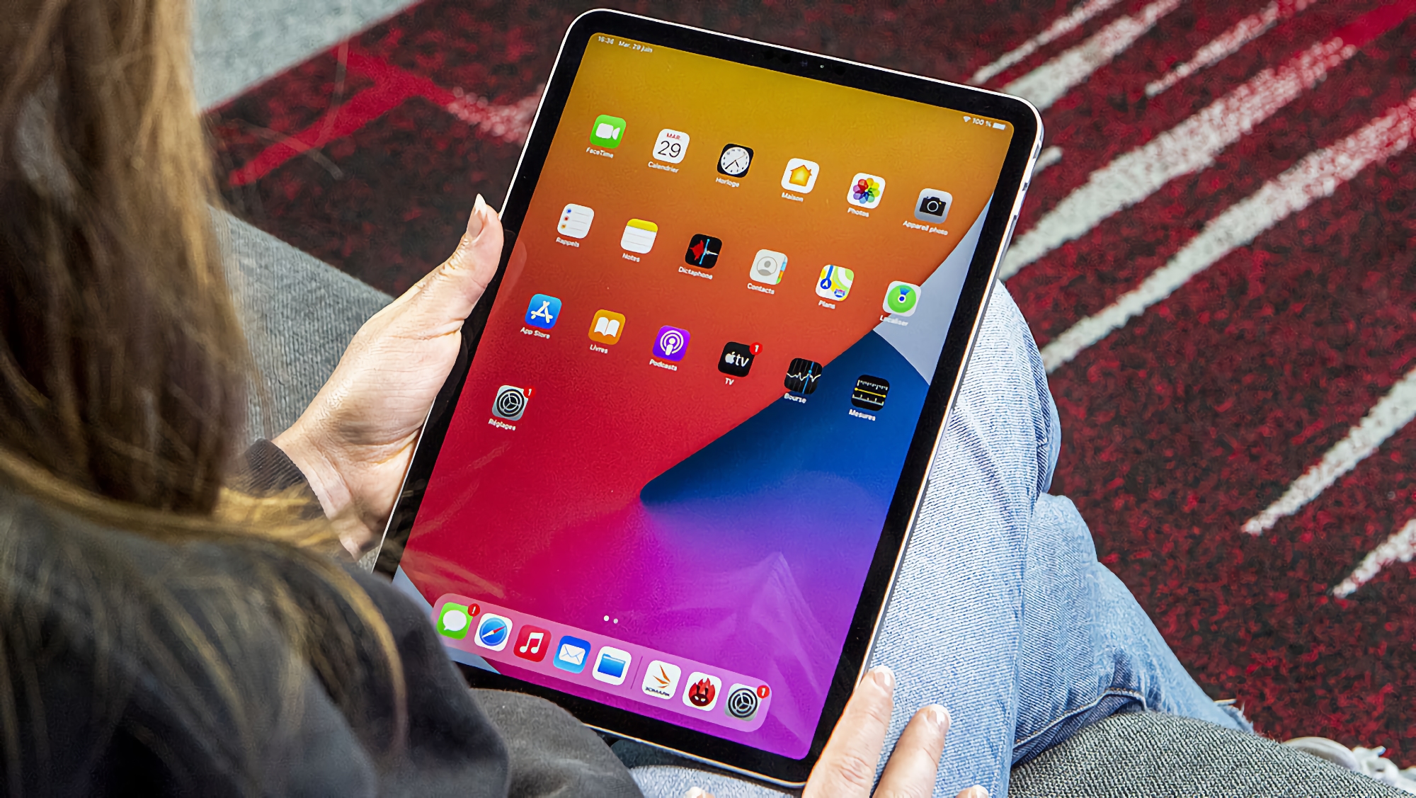 Bloomberg: Apple працює над 15-дюймовим iPad Pro, він стане центром розумного будинку компанії