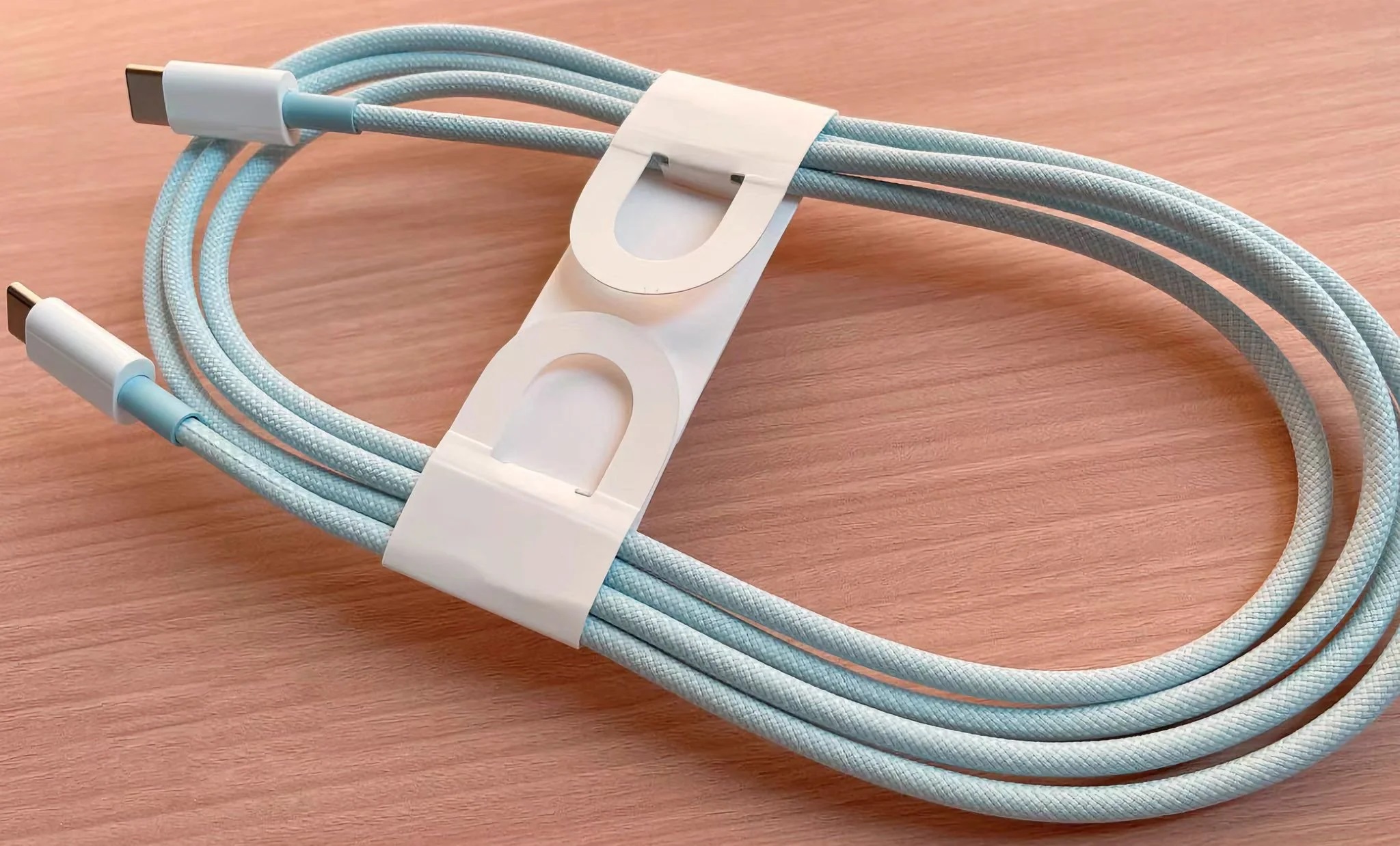 USB-C gebundelde kabels voor iPhone 15 en iPhone 15 Plus zijn opnieuw beperkt tot USB 2.0 overdrachtsnelheden