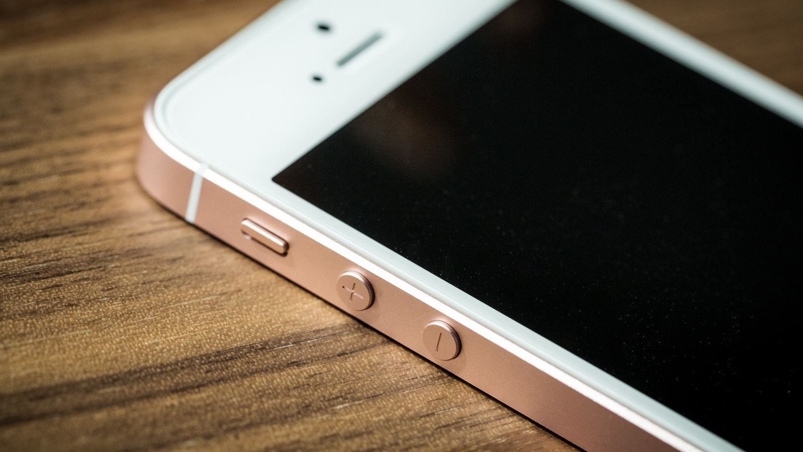 AnTuTu склав рейтинг задоволеності гаджетами Apple: у ТОП-10 старі iPhone SE та iPhone 6s Plus і жодного iPhone 13