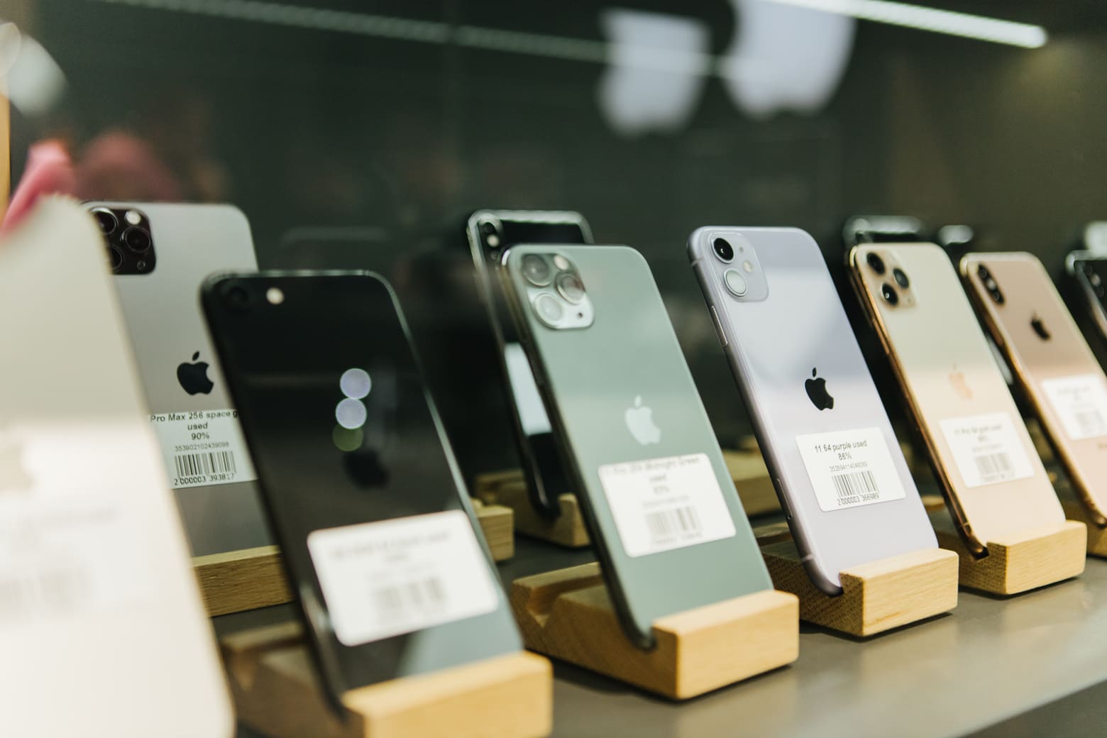 Ein Chinese hat Jahre damit verbracht, bei Apple gefälschte iPhones gegen echte zu tauschen. Er verdiente 1 Million Dollar und über 2 Jahre Gefängnis