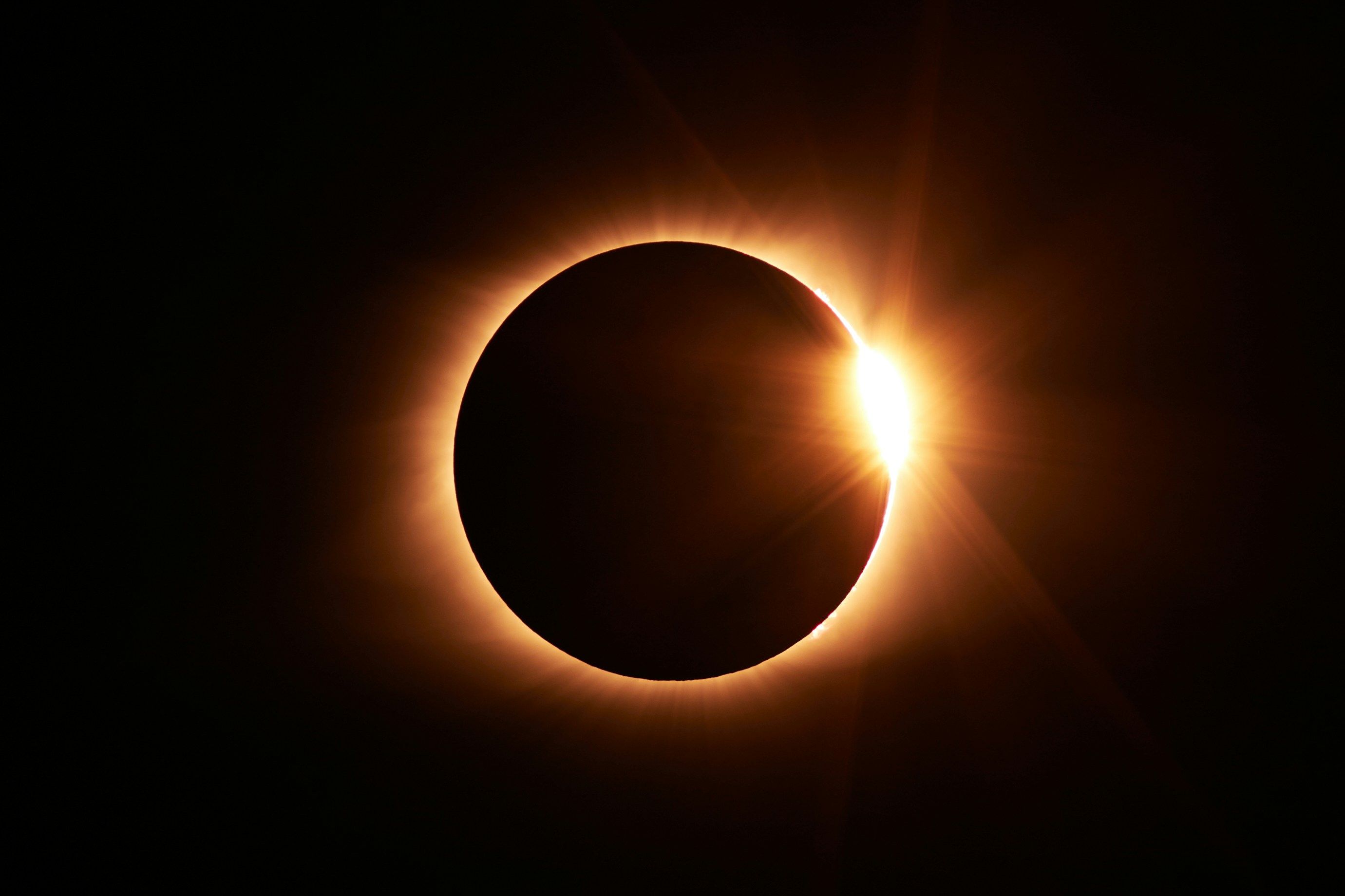 NASA опублікувало попередження про смартфони та сонячне затемнення