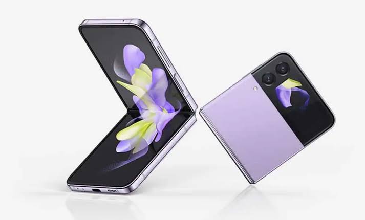 Infinix Zero Flip in vendita in India