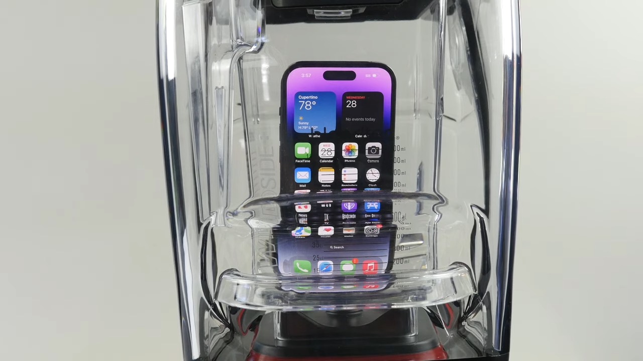 iPhone 14 was ruthlessly ground in a blender: the kitchen appliances broke, but the smartphone cameras remained intact (video) | gagadget.com