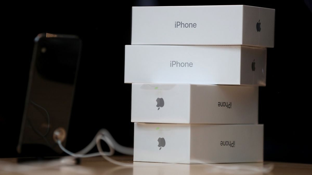 I truffatori hanno cercato di frodare Apple per 3 milioni di dollari sostituendo più di 5.000 iPhone contraffatti con quelli originali