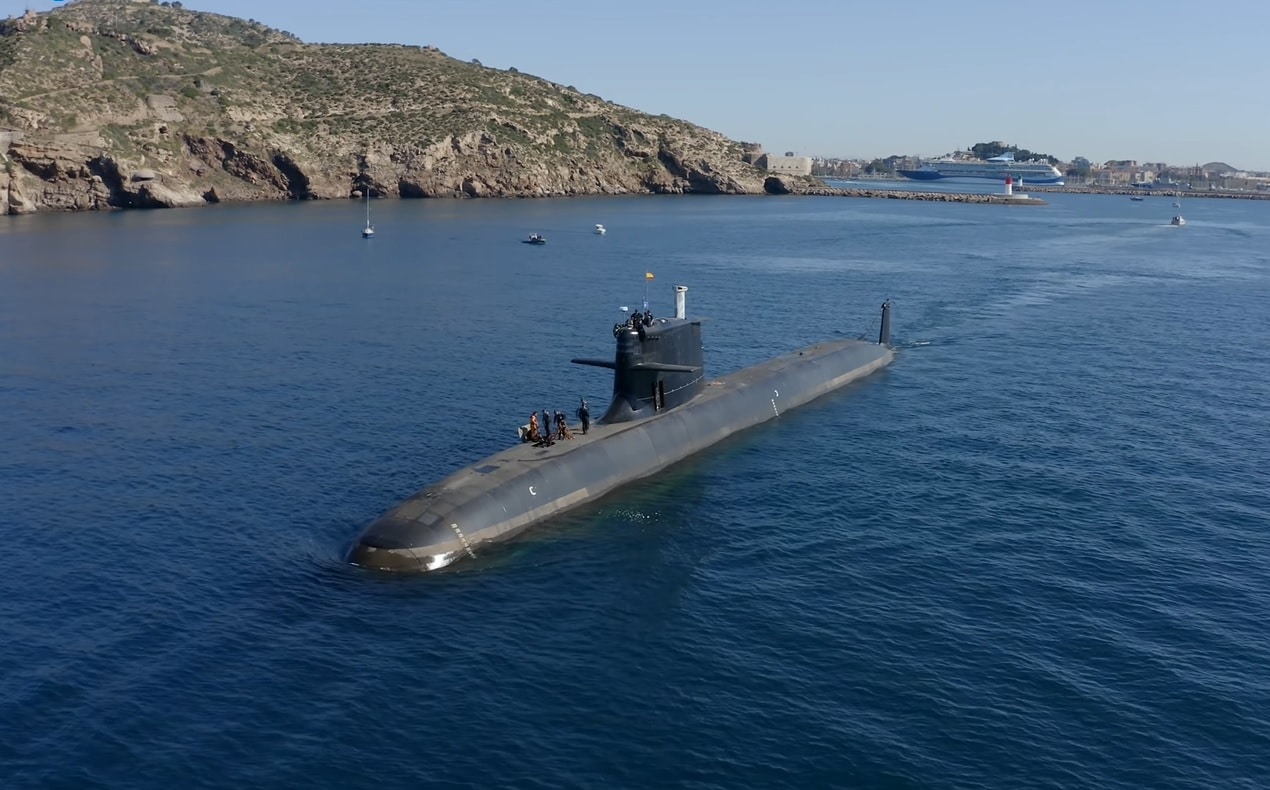 Il nuovo sottomarino spagnolo Isaac Peral si è immerso per la prima volta a una profondità massima di 460 metri