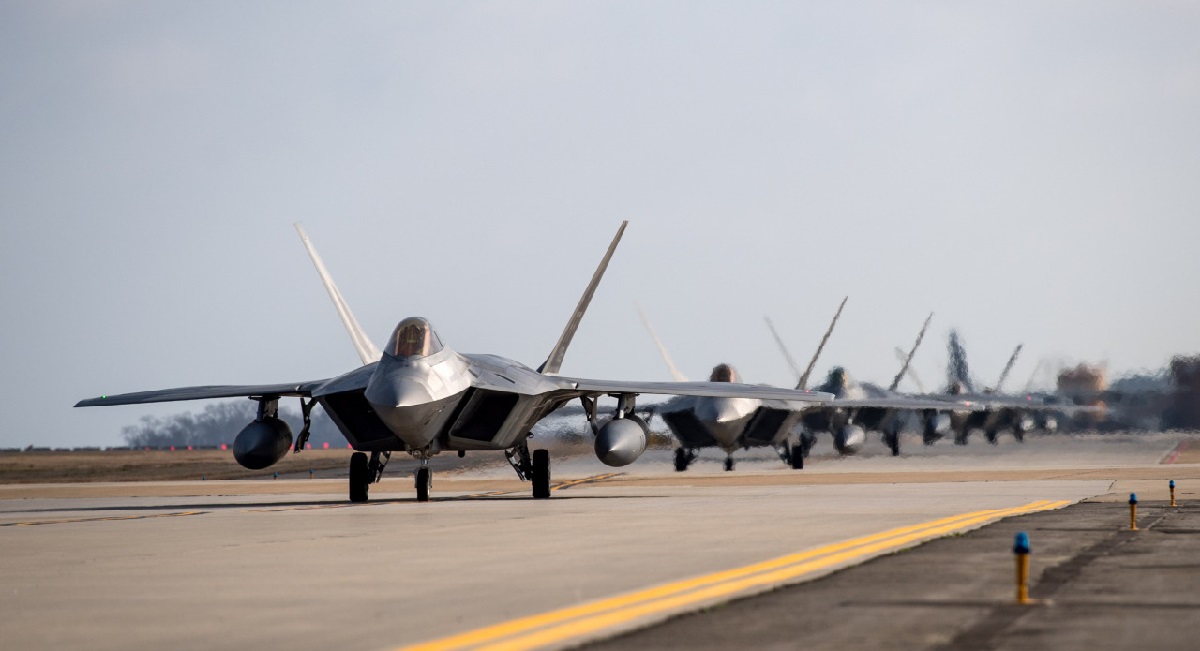 Lockheed Martin hat mehr als 80 F-22 Raptor-Kampfflugzeuge der fünften Generation modernisiert und plant, 20 weitere Flugzeuge bis 2023 zu verbessern