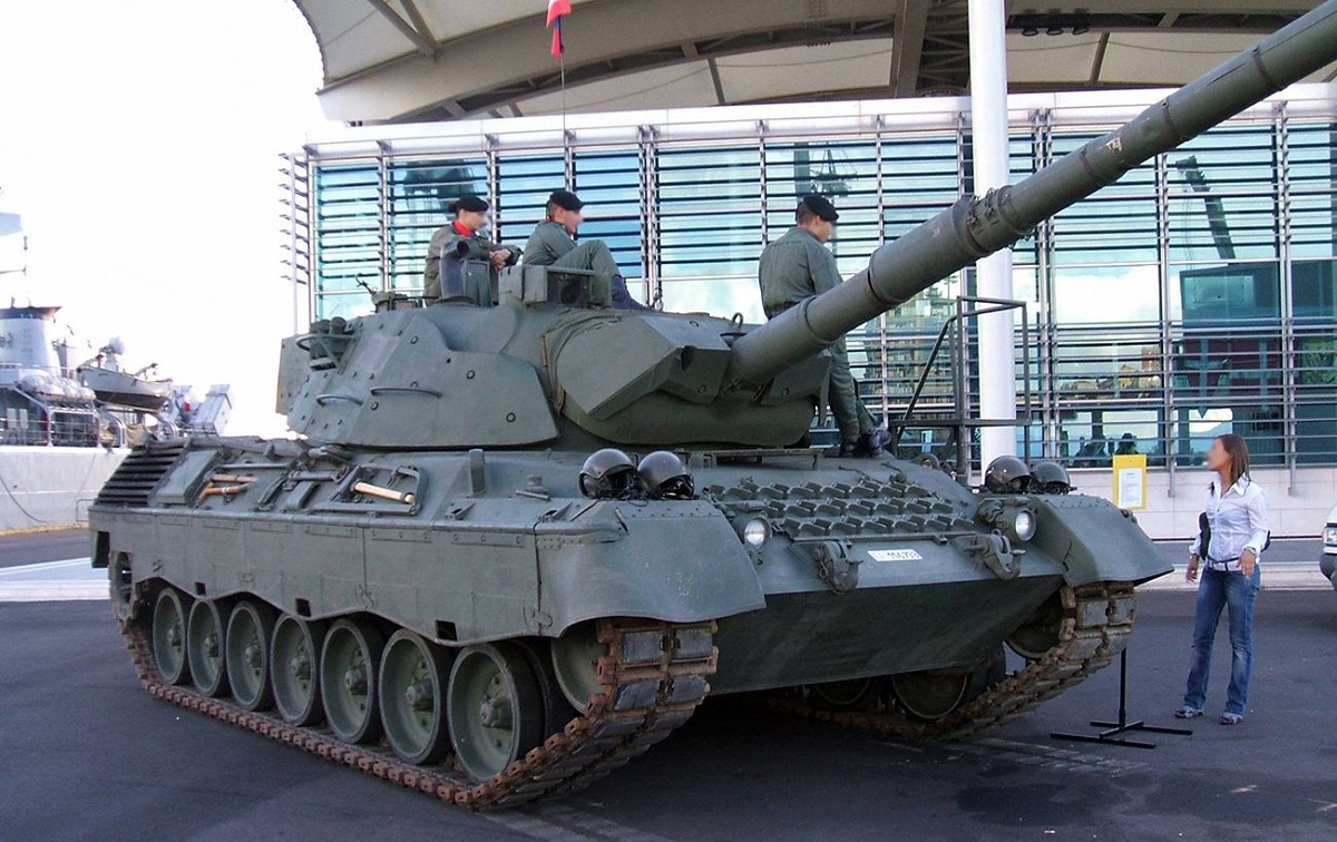 Швейцарія почала розслідування проти компанії RUAG, яка хотіла продати Україні майже 100 танків Leopard 1A5