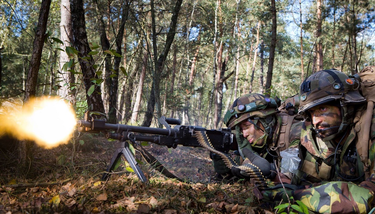 Nederland kjøper et ukjent antall belgiske 7,62 mm FN MAG-maskingeværer for 121 millioner dollar til Ukraina