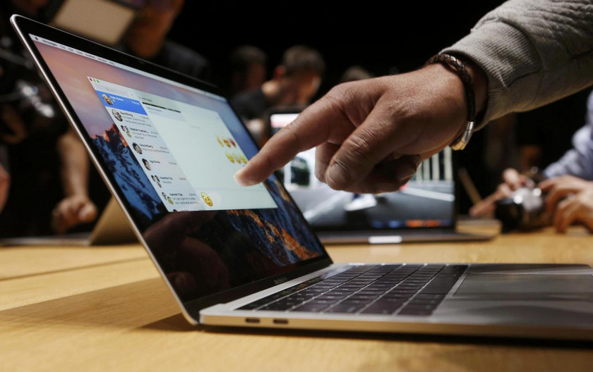 Jak sprawić, aby ekran komputera MacBook "dotknął" bez ponoszenia dużych kosztów