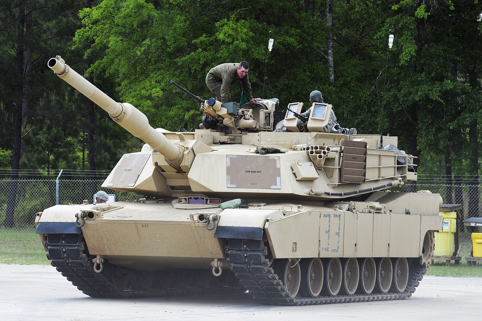 US übergibt M1A1 SA Abrams-Panzer an ukrainische Streitkräfte