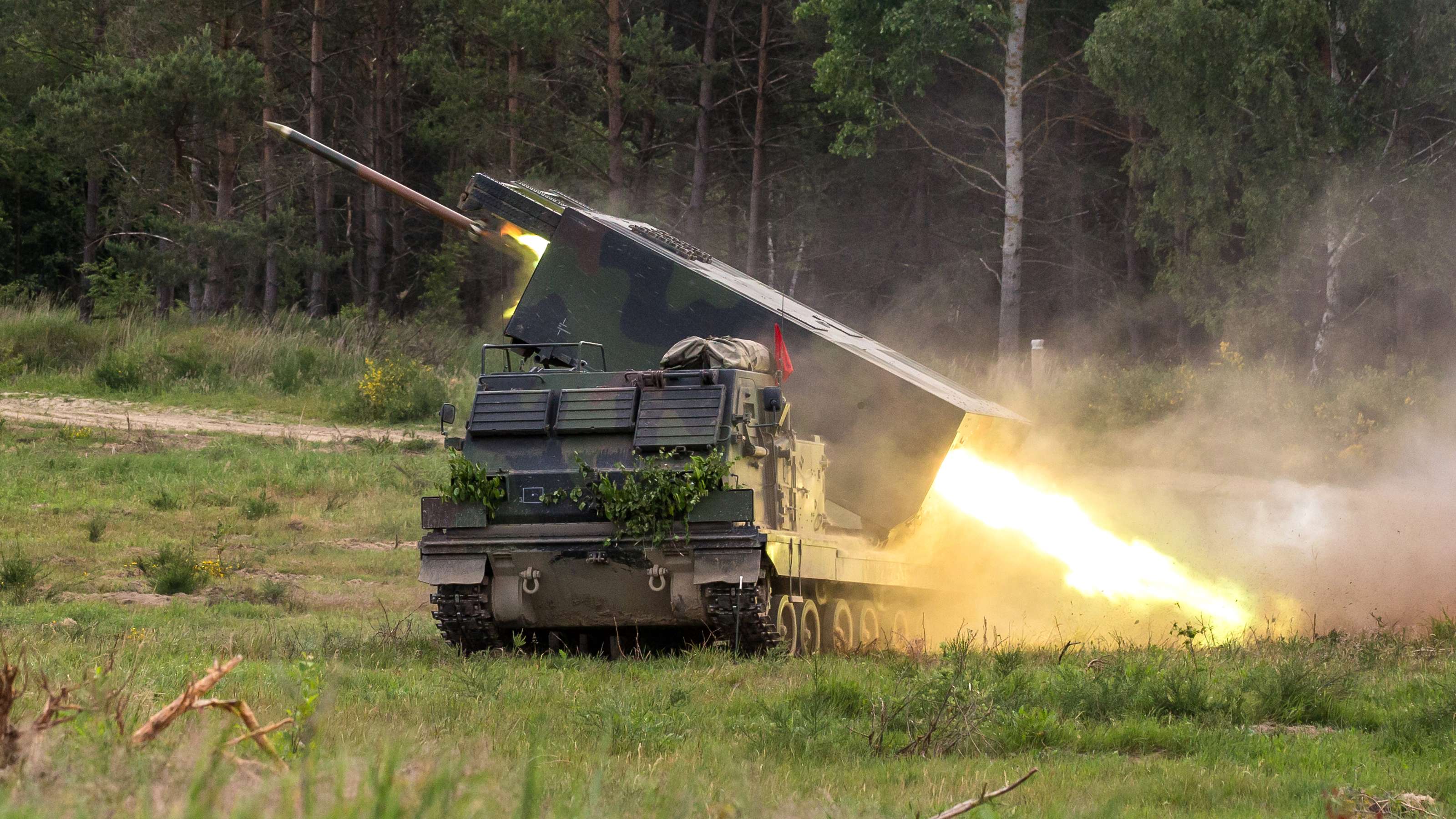 Germany began to train Ukrainian crews to control the MARS II - this is the European analogue of the M270 MLRS with a maximum firing range of 70 km