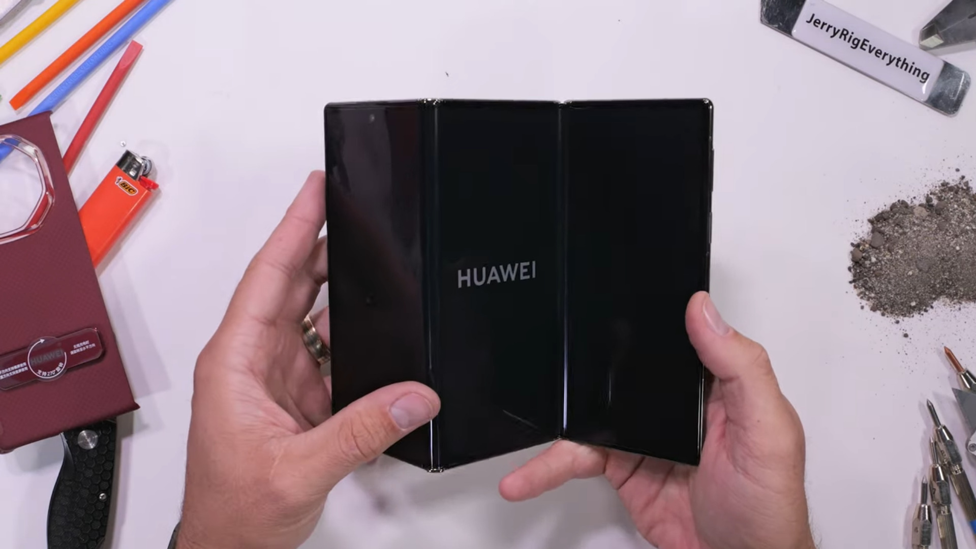 Huawei Mate XT trippel sammenleggbar smarttelefon mislykkes i kollisjonstest (video)