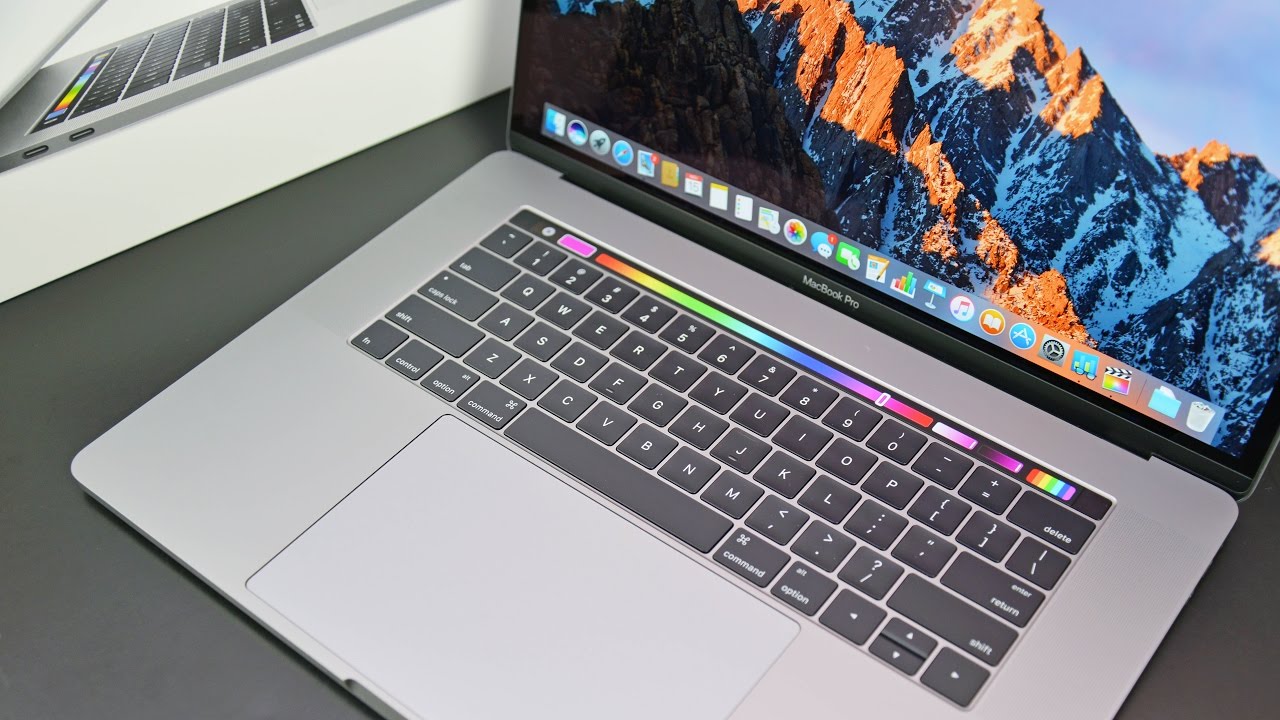 Apple припиняє виробництво й продаж 15-дюймових MacBook Pro