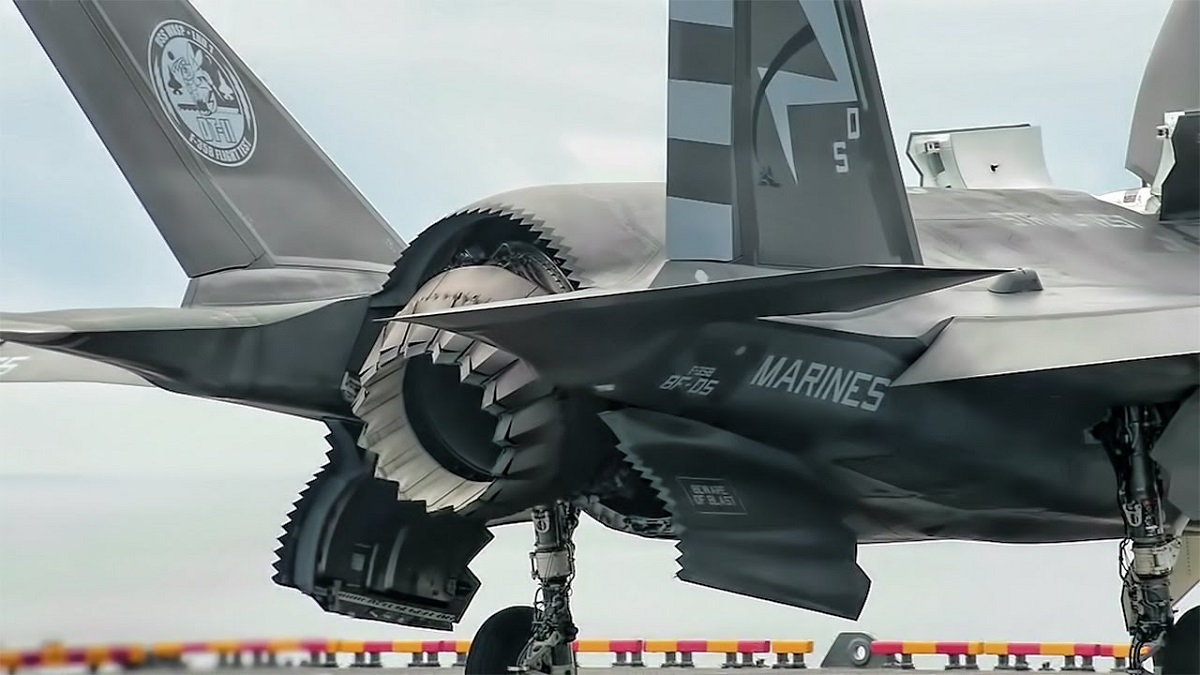 Lockheed Martin proposes to use different engines in fifth-generation F-35 Lightning II fighters, although this would result in billions in additional costs