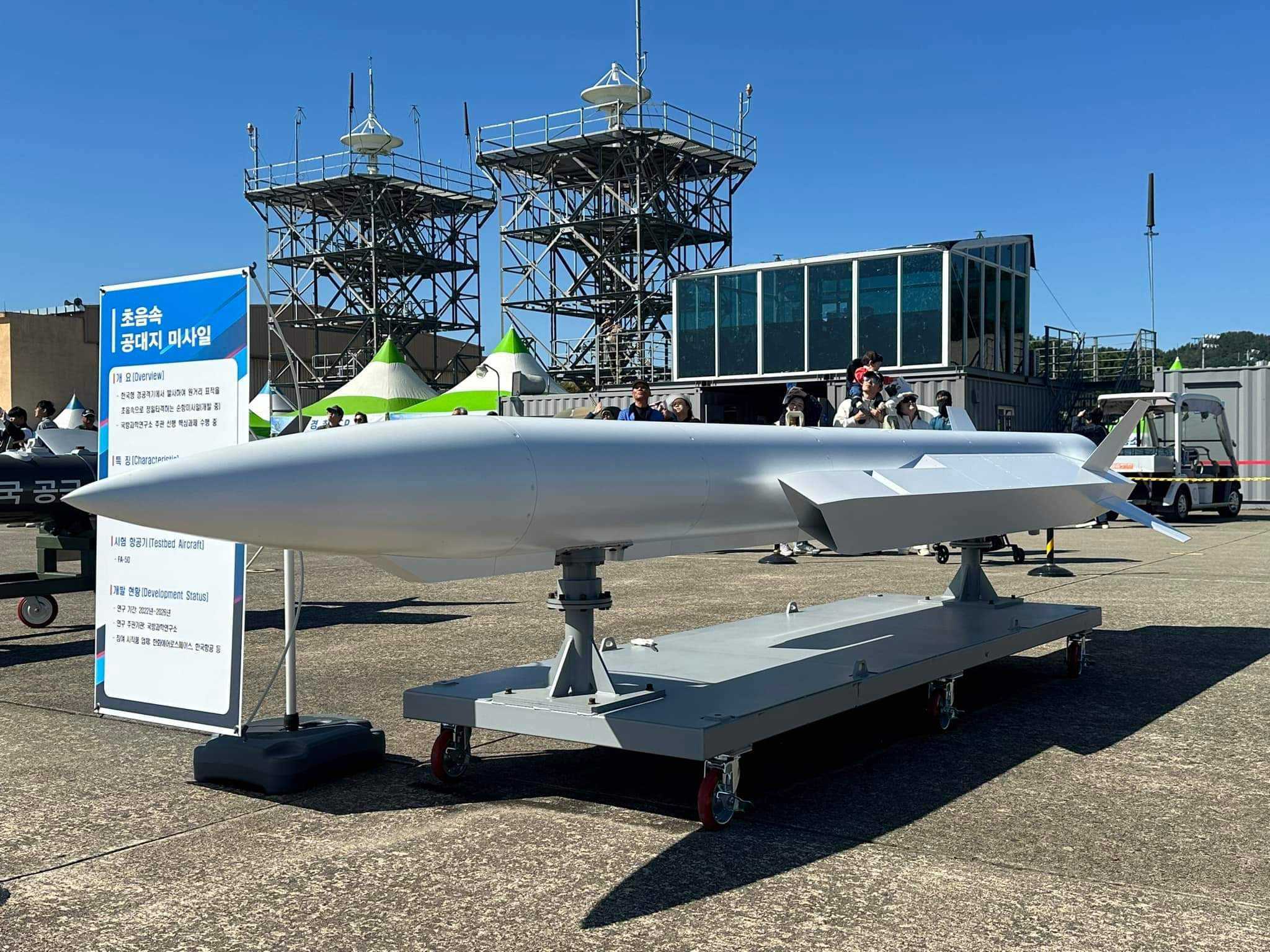 La Corée du Sud présente un missile air-sol supersonique