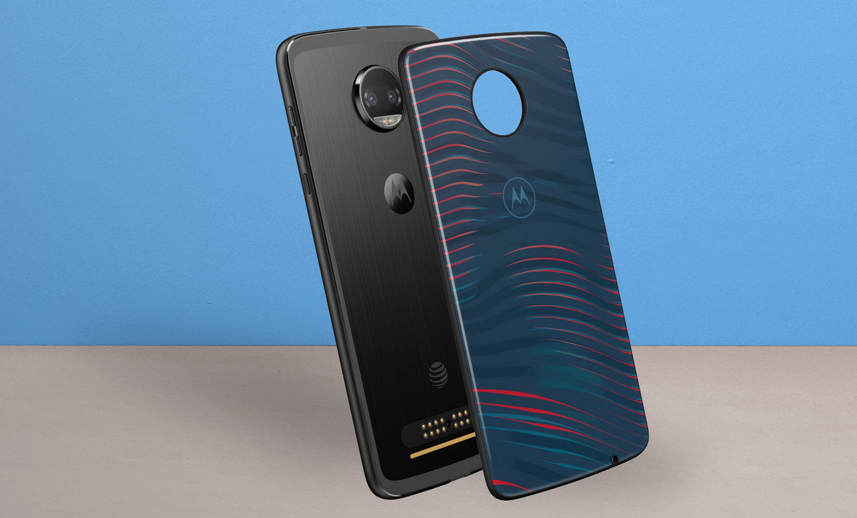 Motorola introduced the glass interchangeable panels Style Shell Moto Mods